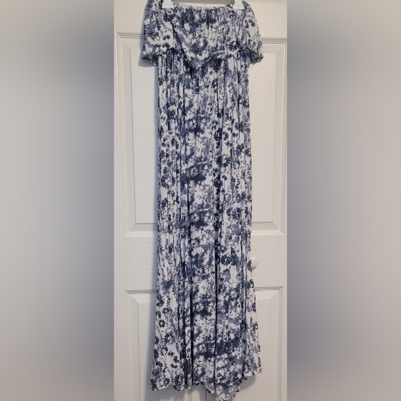 Sleeveless Floral Dress - Picture 2 of 3